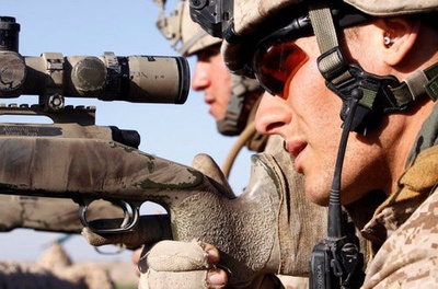Un fusilero del US Marine Corps en el campo de tiro