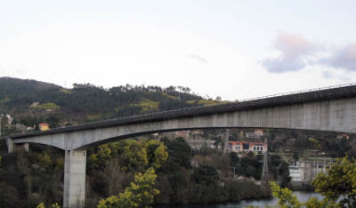 Un puente lejano
